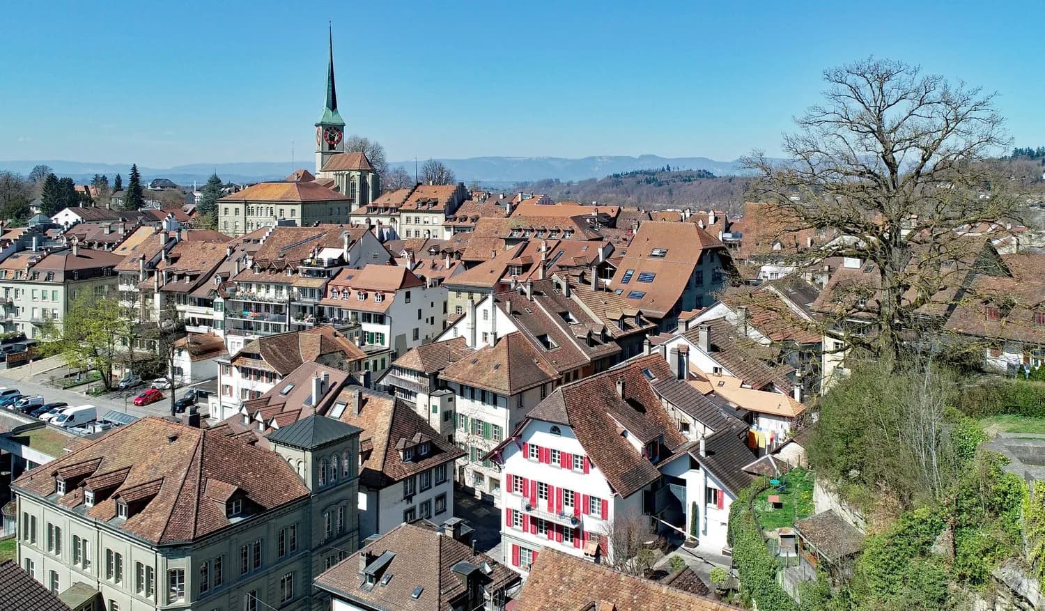 Ä ehrwürdigi Autstadt-Liegeschaft mit huufe Potenzial und ere ärdeschöne Gartealag