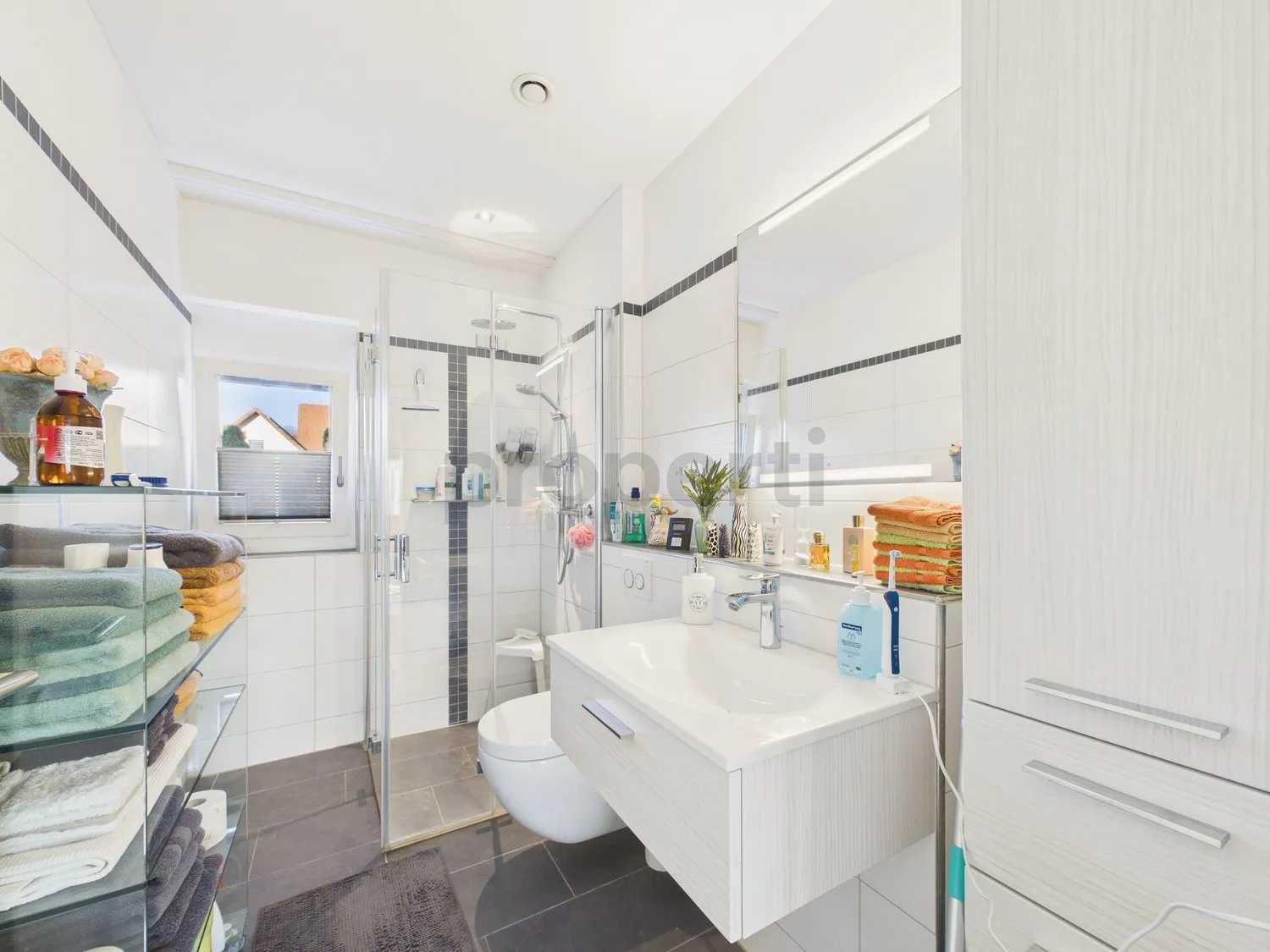 Moderne 4.5-Zimmer-Wohnung mit Balkon, Dachsen