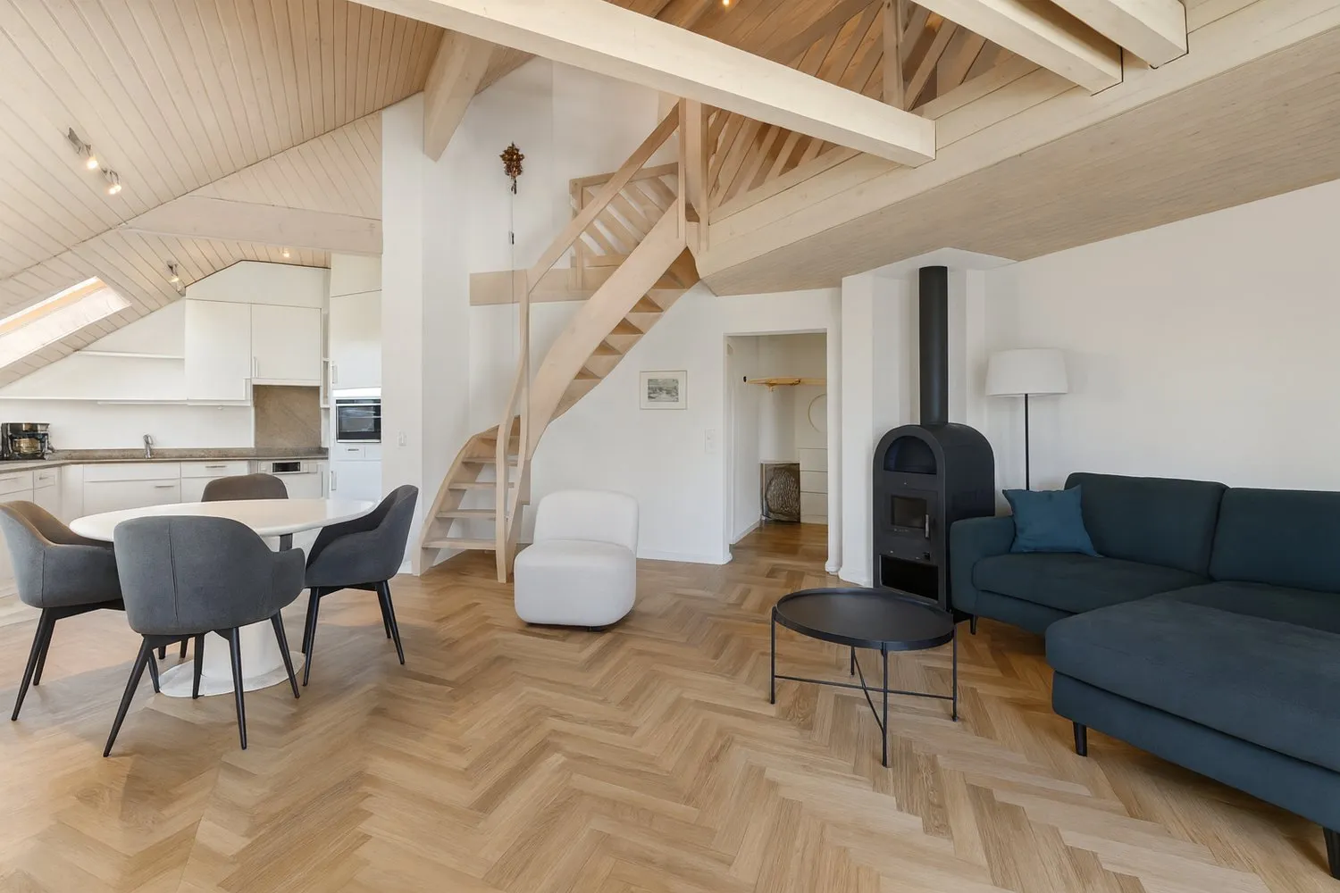 WOHNEN MIT STIL AUF ZWEI ETAGEN