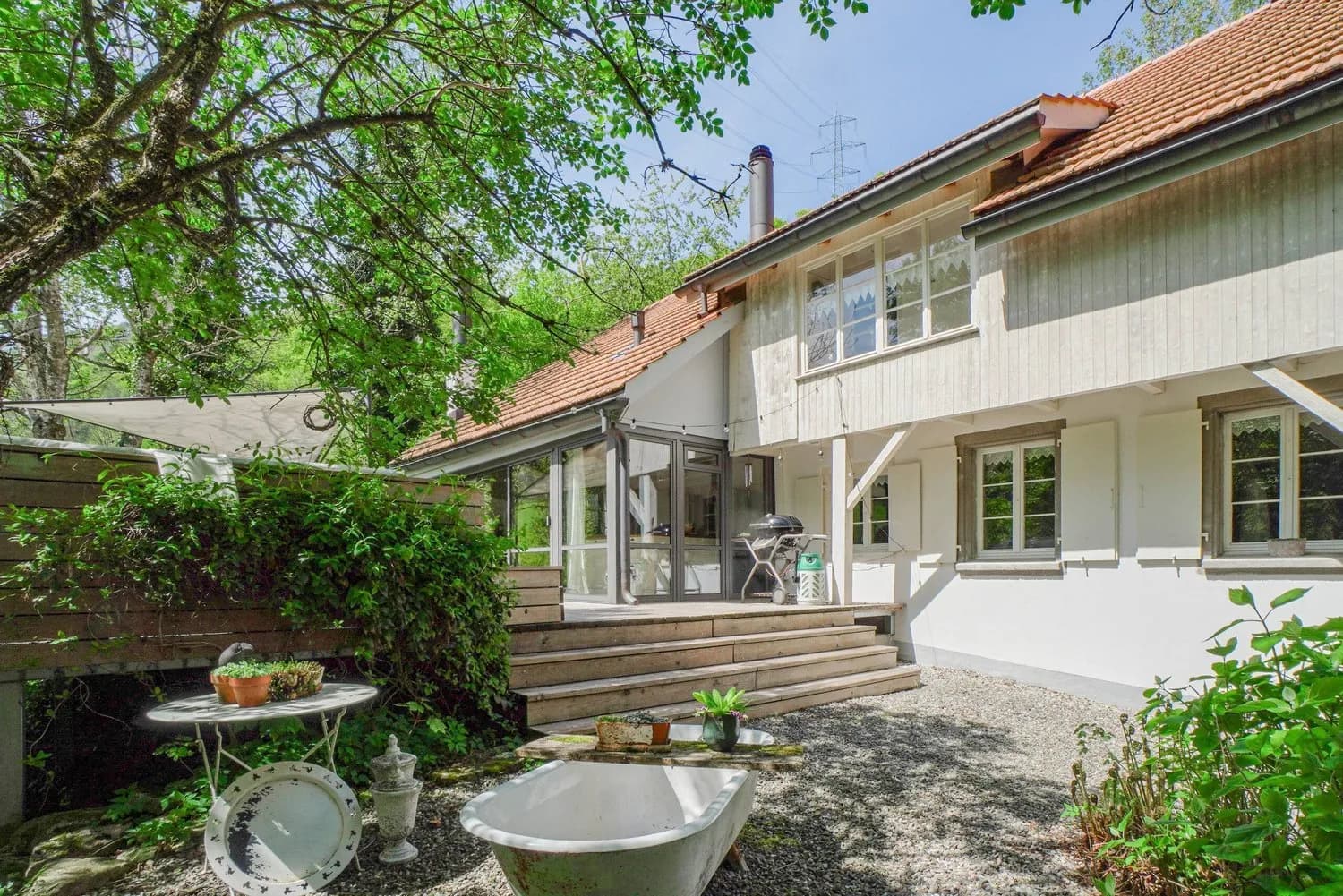 EIN REFUGIUM DER  RUHE - KERNSANIERTES HAUS MIT AUSBLICK INS GRÜNE
