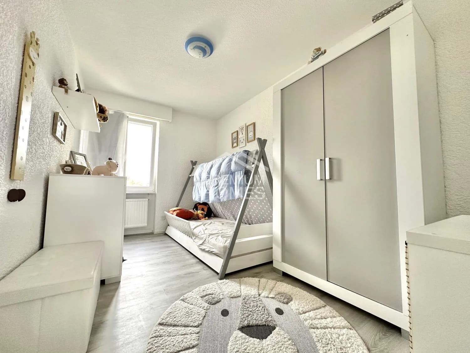 Einziehen und wohlfühlen: Helle Wohnung mit offenem Wohnkonzept