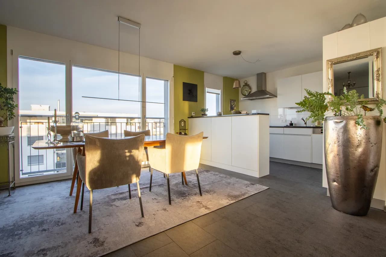 Stilvolle Attikawohnung mit Schwedenofen und grosser Terrasse