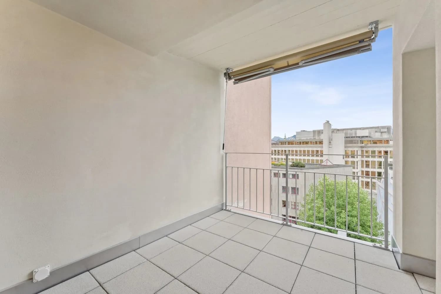 Erstvermietung - Wohnen & Arbeiten mit Reussblick!