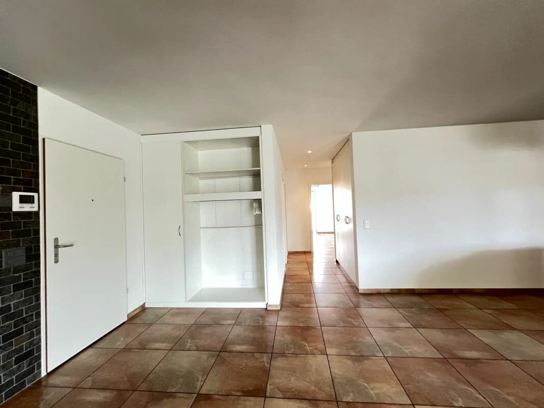 Neu! Renovierte 4.5 Zi-Eigentumswohnung mit zwei Balkonen und Tiefgaragenplatz