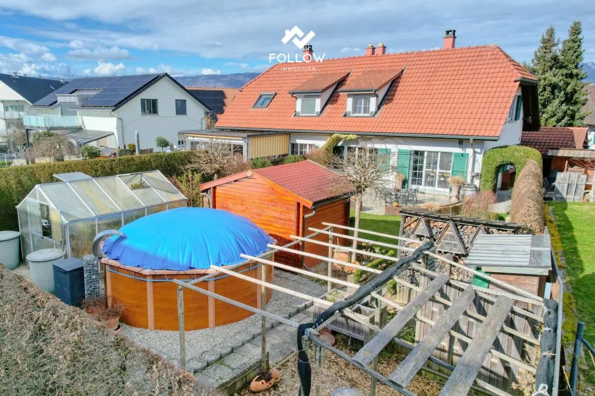 Eckhaus mit privatem Gartenparadies