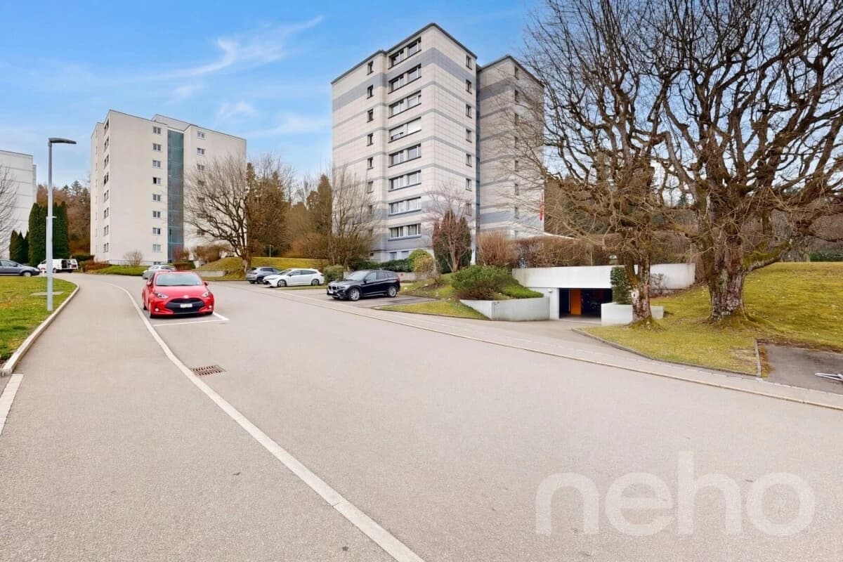 Helle sonnige 4-Zimmer-Wohnung in oberste Etage mit Fernsicht