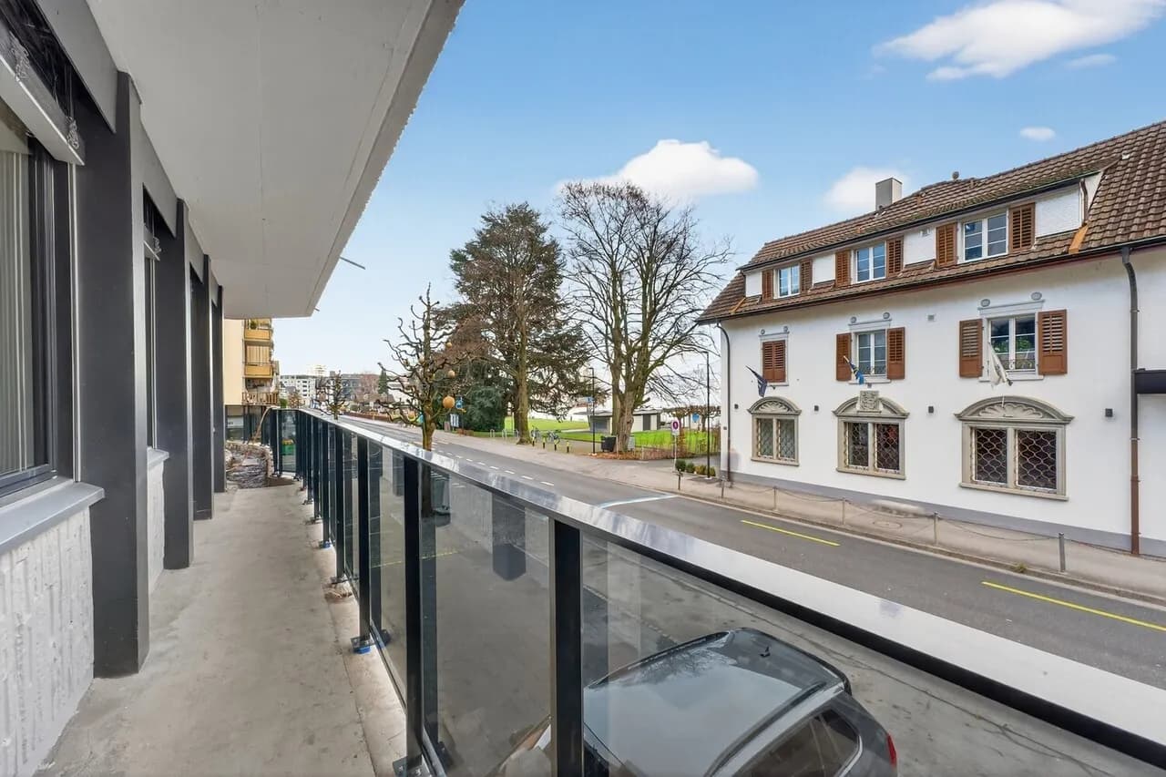 Erstvermietung - Hochwertig kernsanierte 2.5-Zimmer-Wohnung im EG