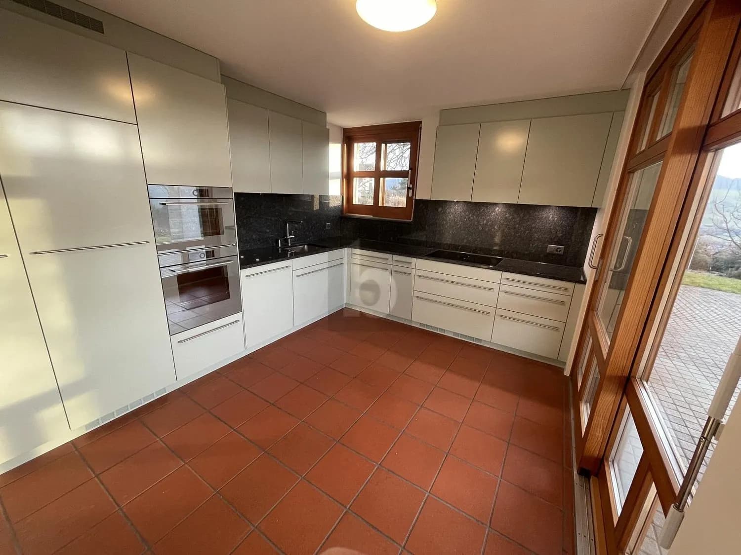 SONNENLAGE MIT WEITBLICK