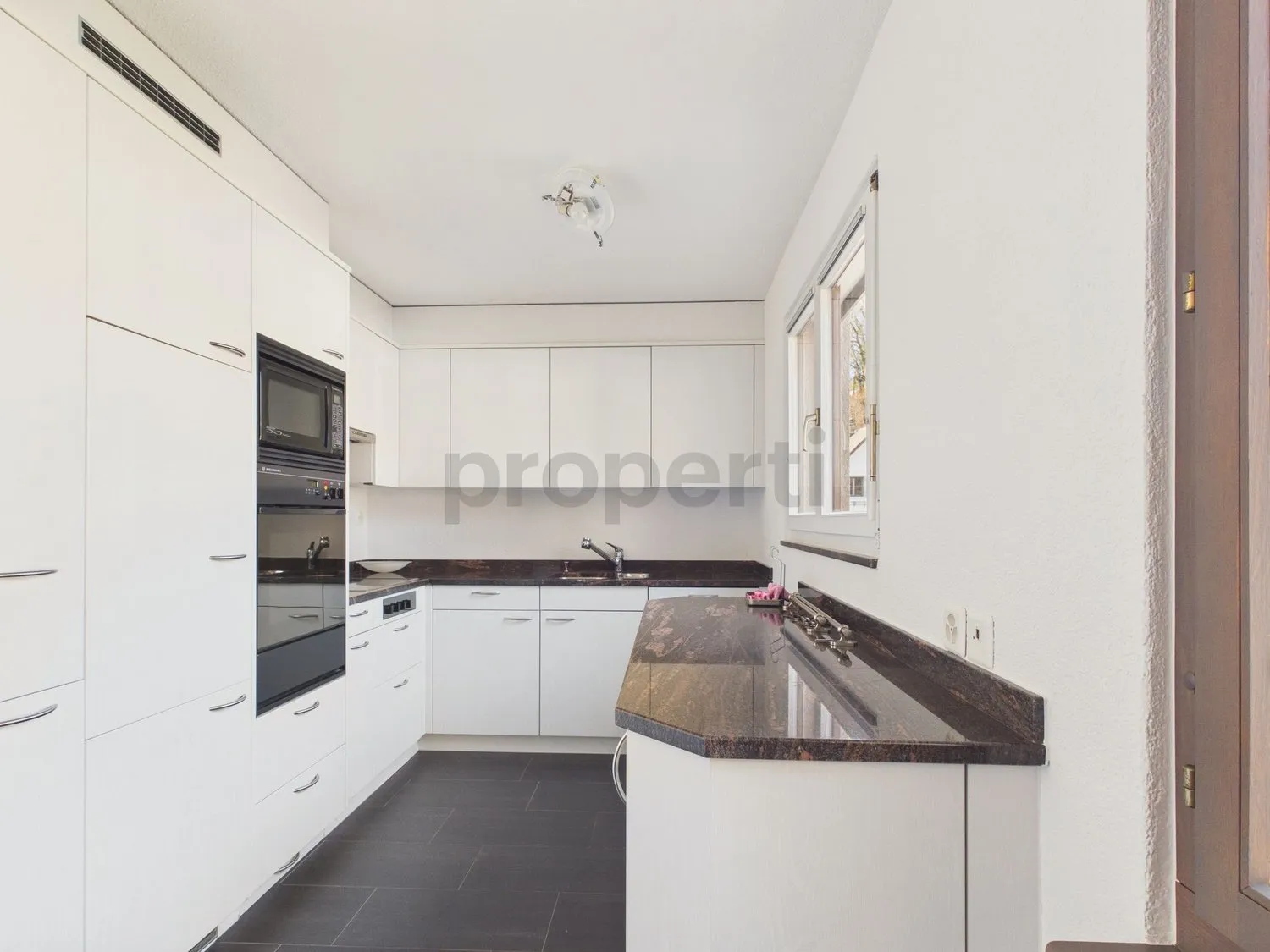 Moderne 4.5-Zimmer-Wohnung mit schönem Balkon