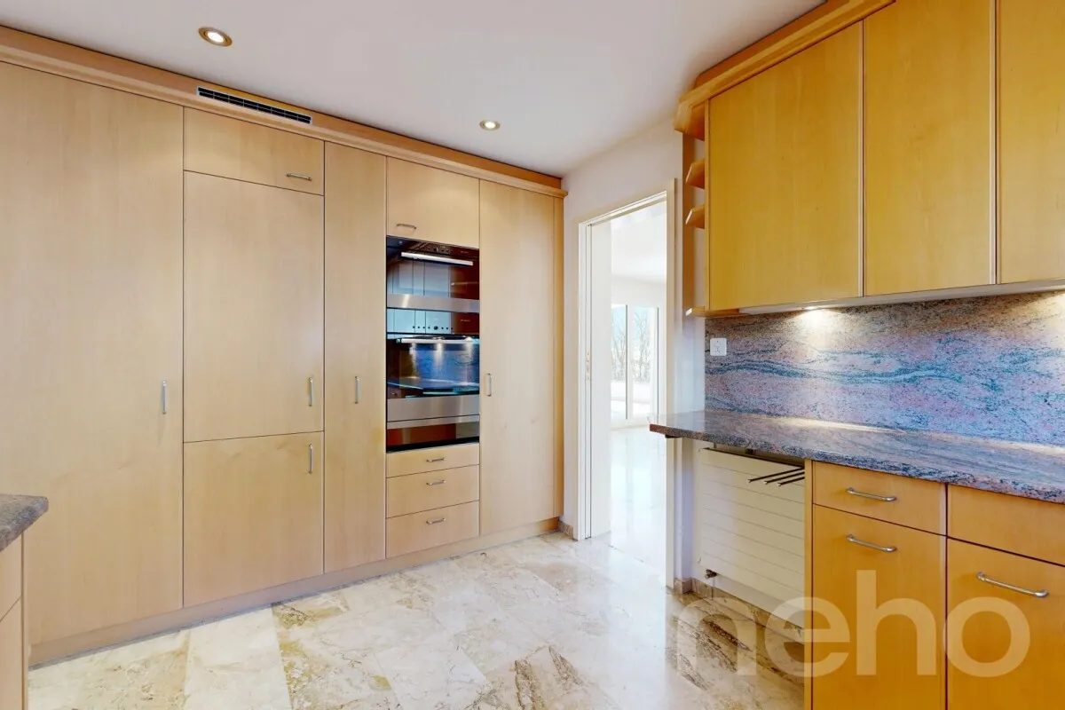 Elegante Wohnresidenz mit separaten Atelier und Panoramasicht