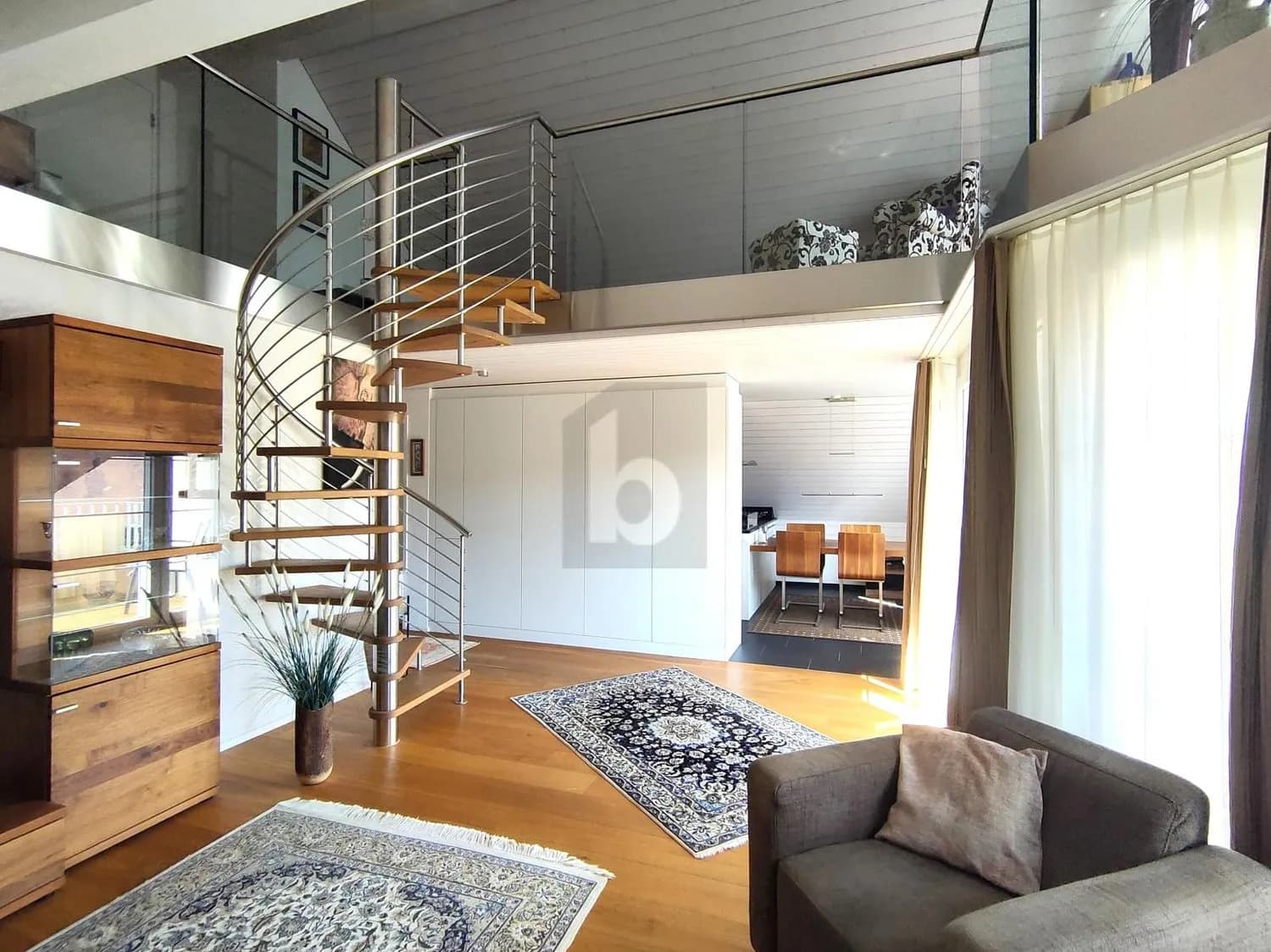 PREISHIT ! RUHIG GELEGEN, DREI BADEZIMMER, TOP-AUSBAU