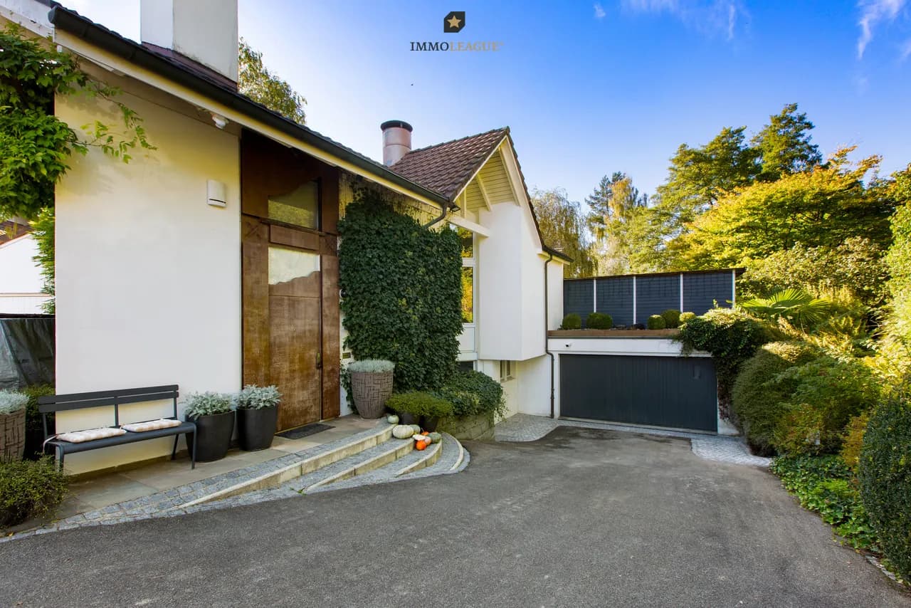 Seltene Gelegenheit: Villa mit Privatweiher an idyllischer Lage.