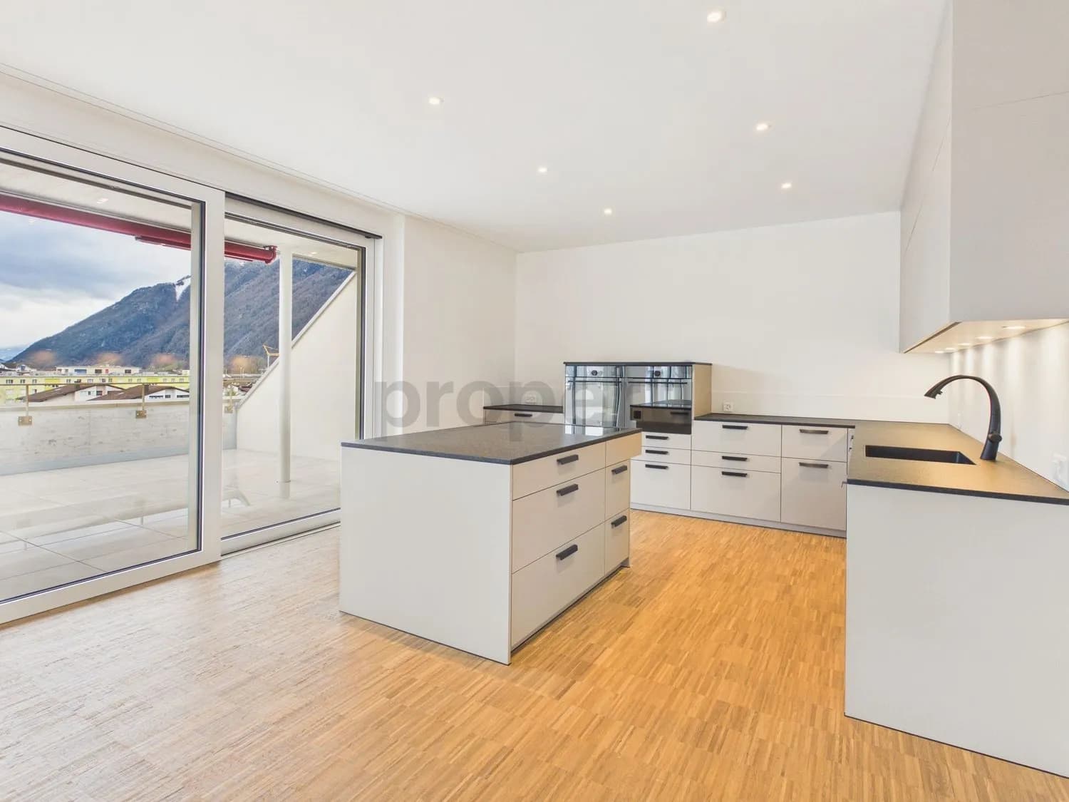 Moderne 4.5-Zimmer-Attikawohnung mit Terrasse, Brunnen