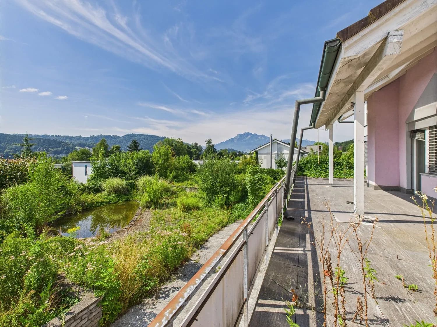 Grosszügige Villa mit Ausbaupotenzial mit Pilatusblick