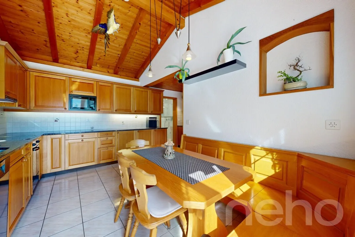 Einfamilienhaus mit 2 Garagen und vielseitigem Raumangebot