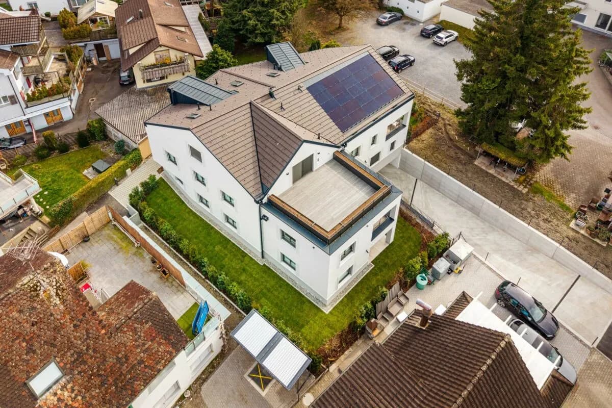 Erstbezug Neubau: Design, Licht & Komfort - Exklusive 5.5 Zimmer-Dachattikawohnung im beliebten Horn