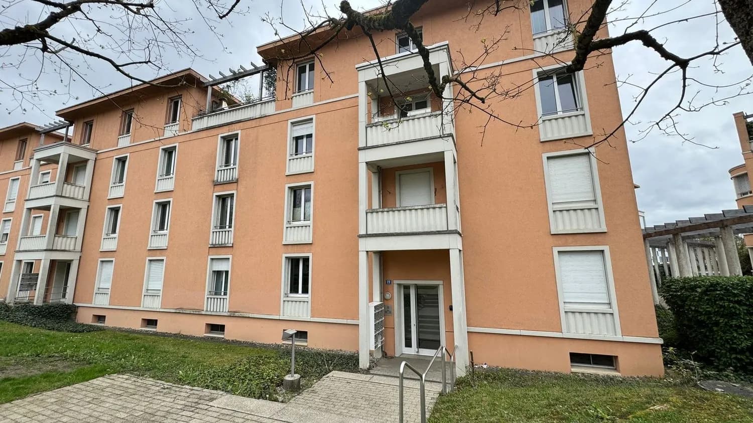 Grosszügige und helle Wohnung