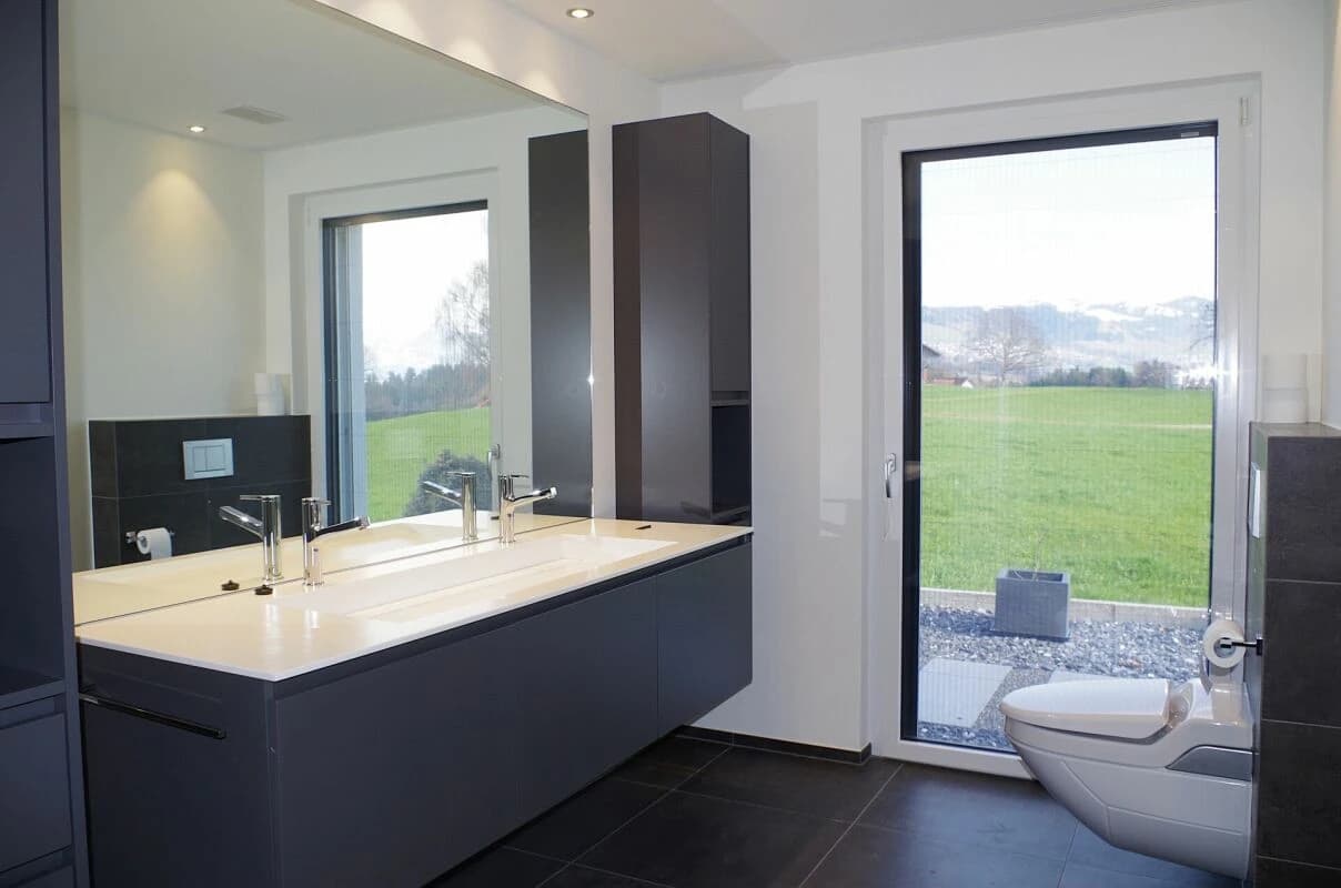 Ländliche Idylle trifft Wohnkomfort: 5.5-Zimmer-Gartenwohnung für ruhige Mieter