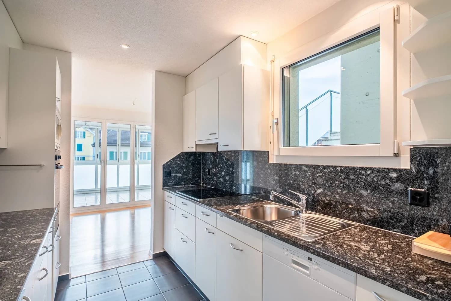 LICHTDURCHFLUTETES WOHNEN MIT VIEL RAUMGEFÜHL FÜR IHRE FAMILIE