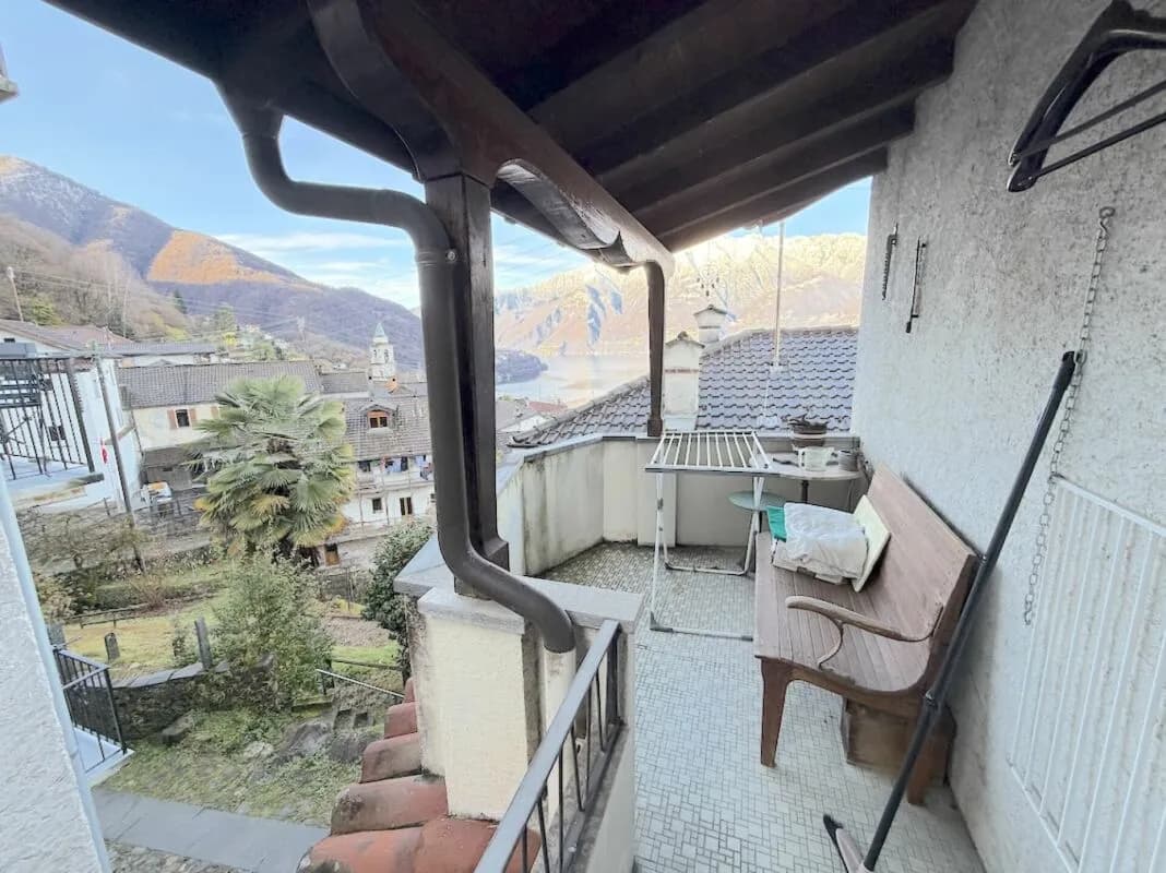 Ruhiges EFH 5 Zimmer mit Seesicht und vielen Kellern   Tranquilla casa indipendente con 5 locali, vista lago e numerose cantine