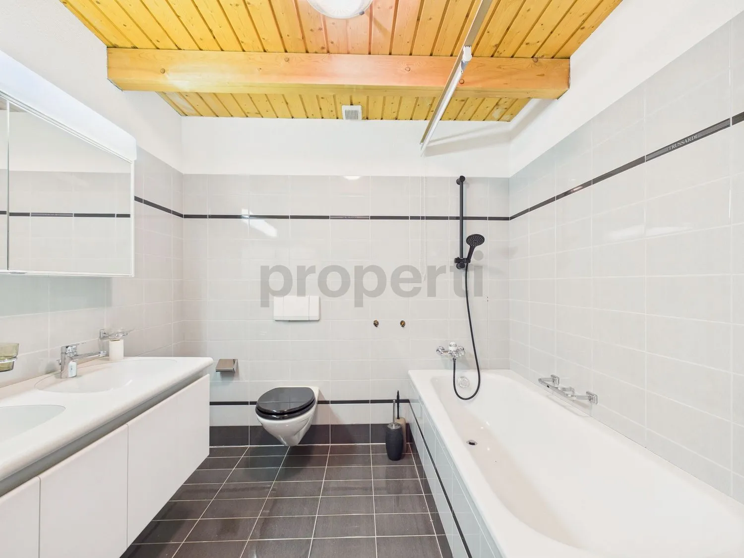 Grosszügige 5.5-Zimmer Maisonette-Wohnung mit Balkon in Ermatingen