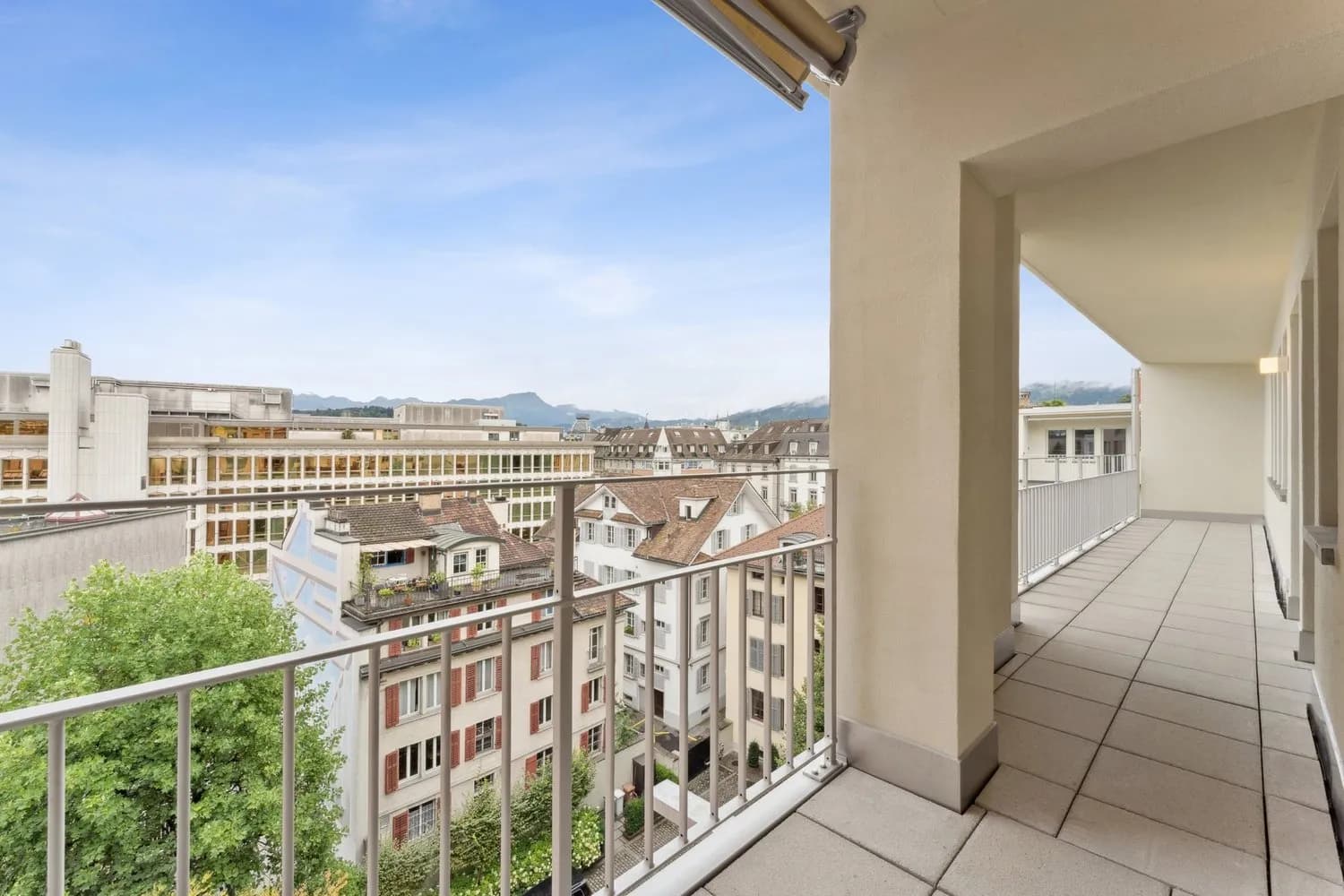 Erstvermietung - Wohnen & Arbeiten mit Reussblick!