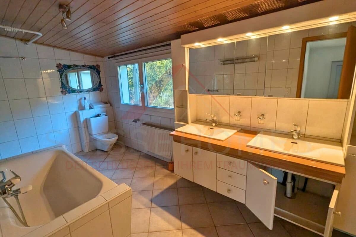 Mehrfamilienhaus in der Kernzone von Grossdietwil - mit Gewerbefläche und Entwicklungspotenzial