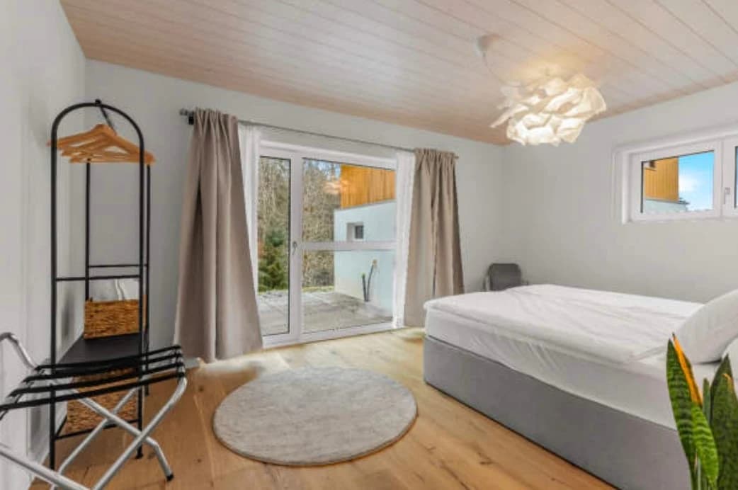 Exklusive Alleinlage mit grossem Umschwung in Goldiwil  sonnig & absolut privat