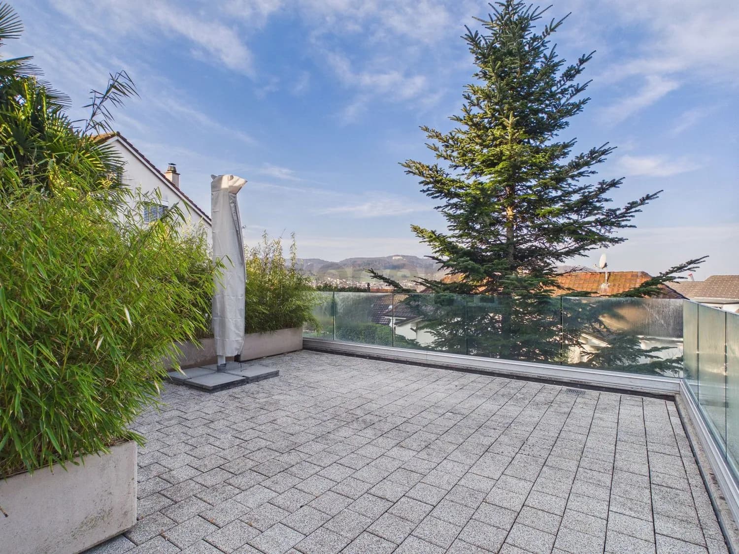 Modernes 4.5-Zimmer-Einfamilienhaus mit Balkon, Füllinsdorf