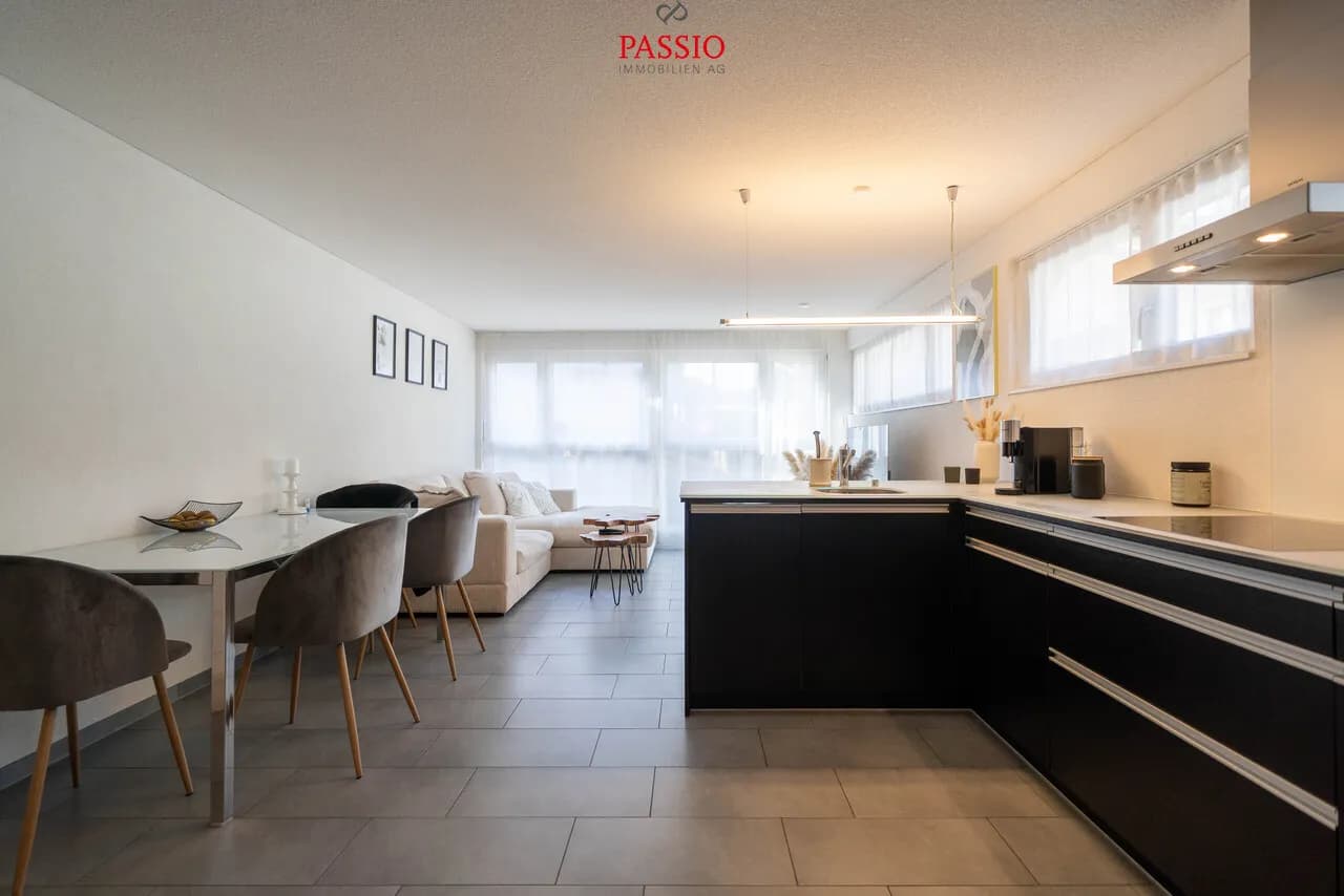 7.5-Zimmer Doppeleinfamilienhaus mit Seesicht und Potenzial