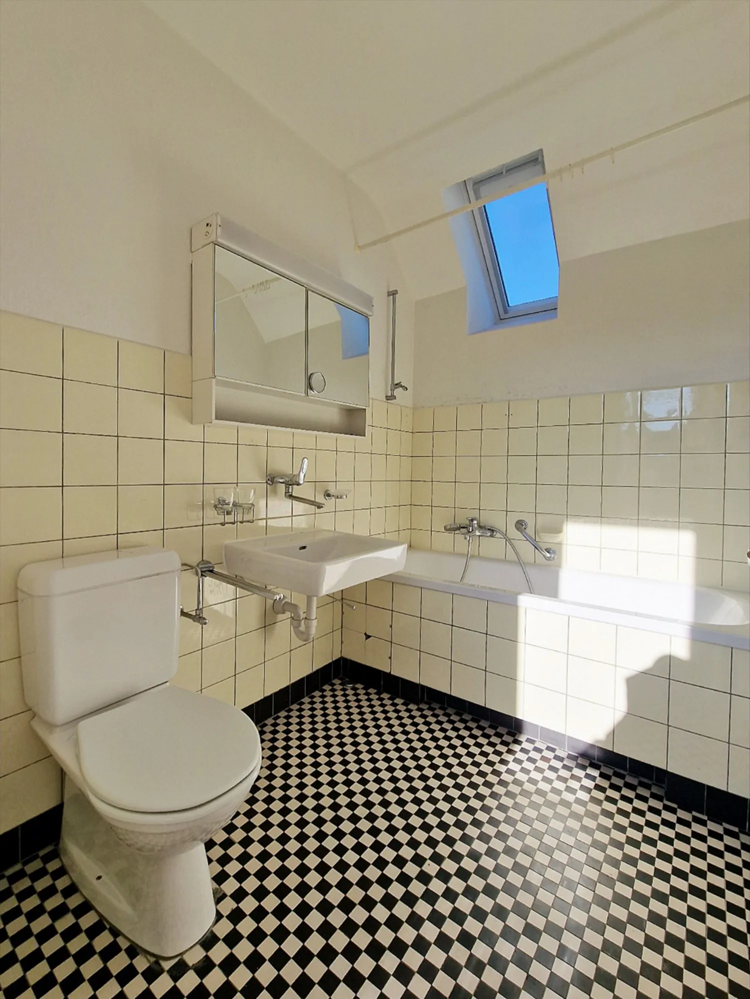 Zentrales Wohnen nähe Rhein!