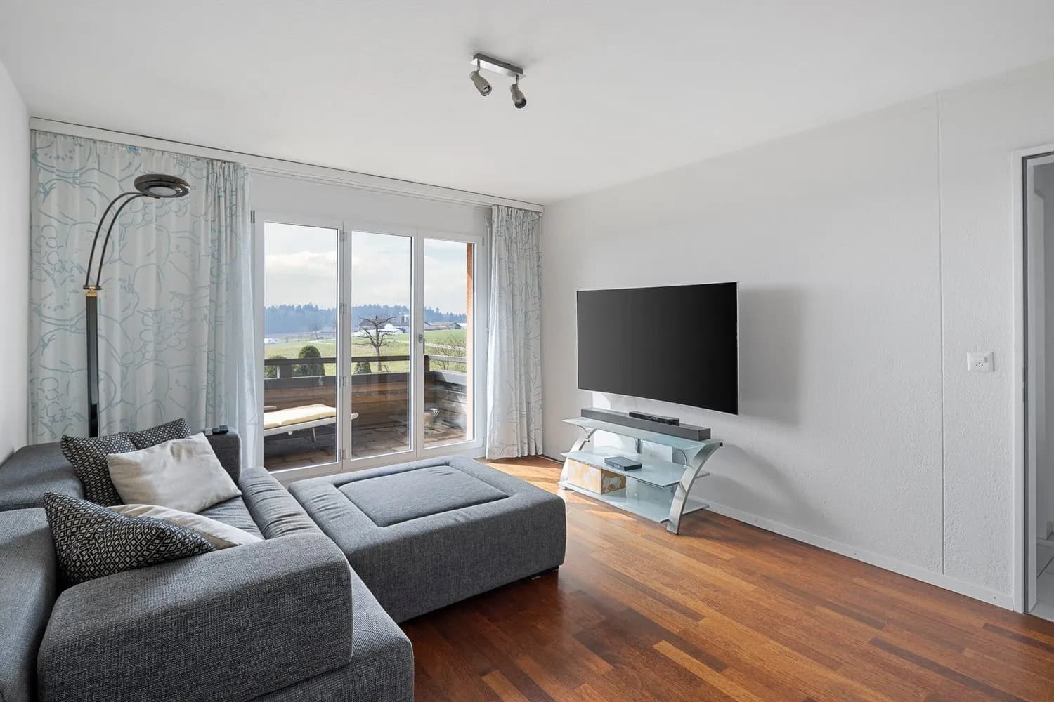 Laufend sanierter Wohntraum mit viel Platz und Weitsicht