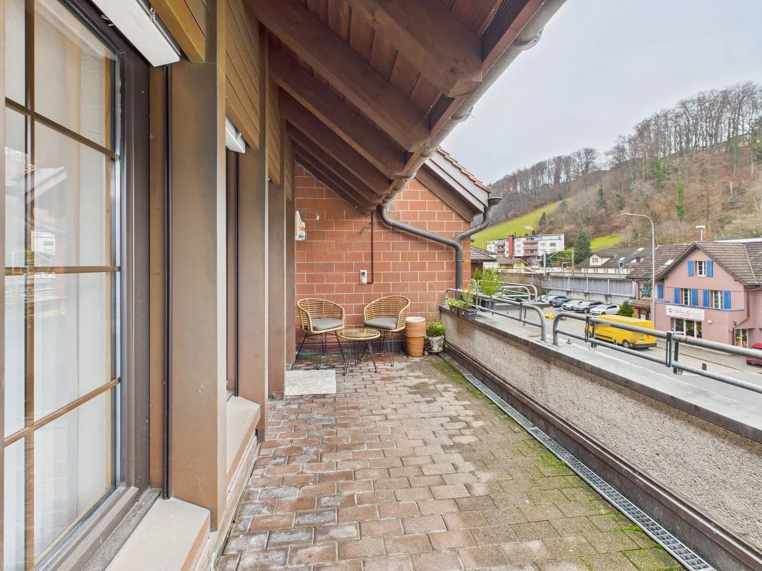 Grosszuegige 5.5-Zimmer Maisonette-Wohnung mit Seesicht in Freienbach