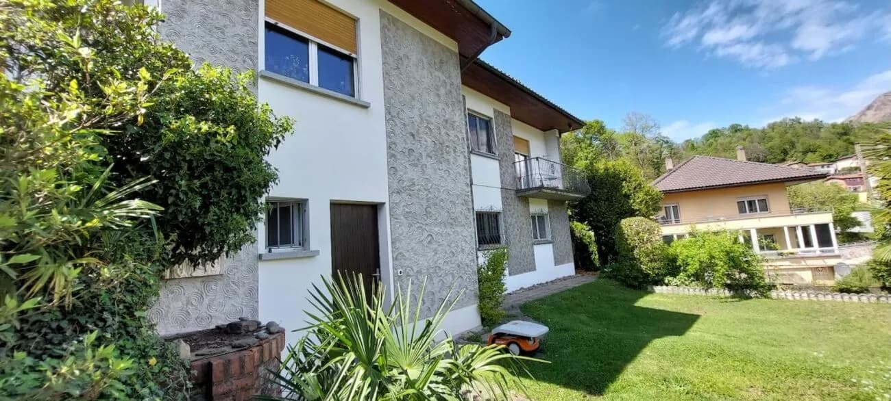 Interessantes EFH mit Lift und Grottino zu verkaufen   Vendesi interessante casa indipendente con ascensore e grottino.
