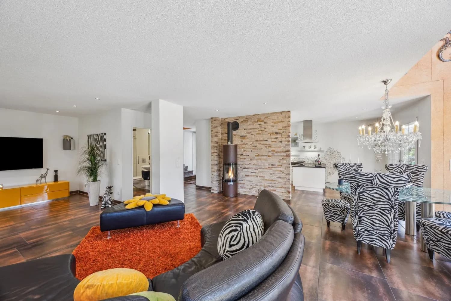 Gepflegtes Einfamilienhaus in Suhr  ruhige Wohnlage, modernes Ambiente und durchdachte Architektur