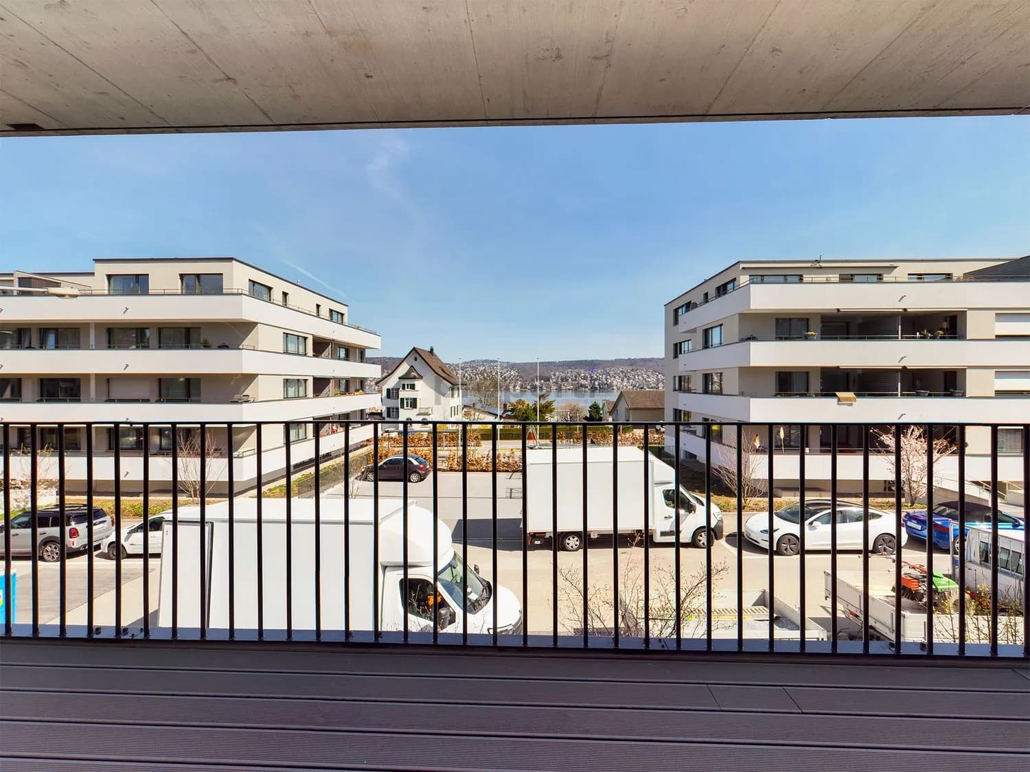 Exklusives Wohnen mit Seesicht  stilvolle 5.5 Zimmer Wohnung an idealer Lage