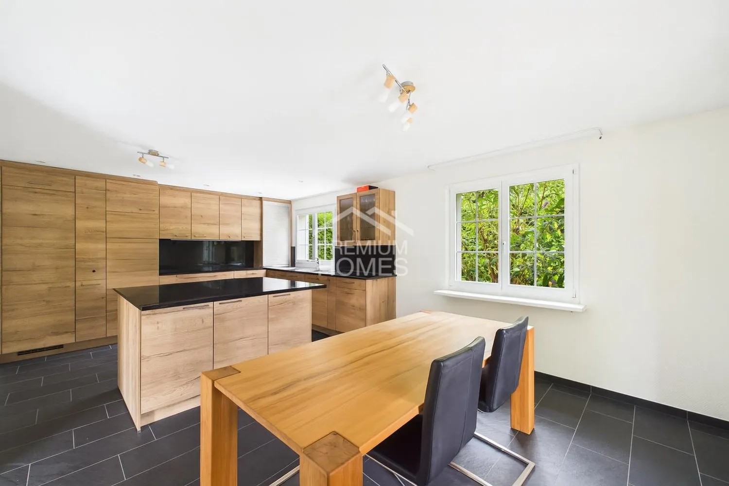 Pool, Garten, Privatsphäre - exklusive Liegenschaft mit Stil