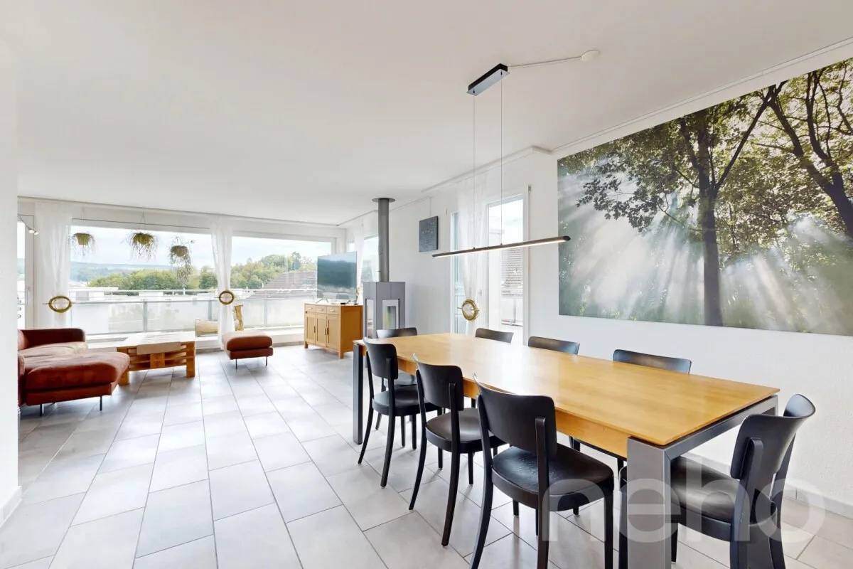 Grosszügige 5.5-Zimmer-Attikawohnung mit Liftzugang und Weitblick