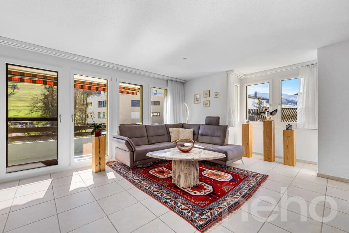 Attraktive 5.5 Zimmer Wohnung in Wilen b. Wollerau