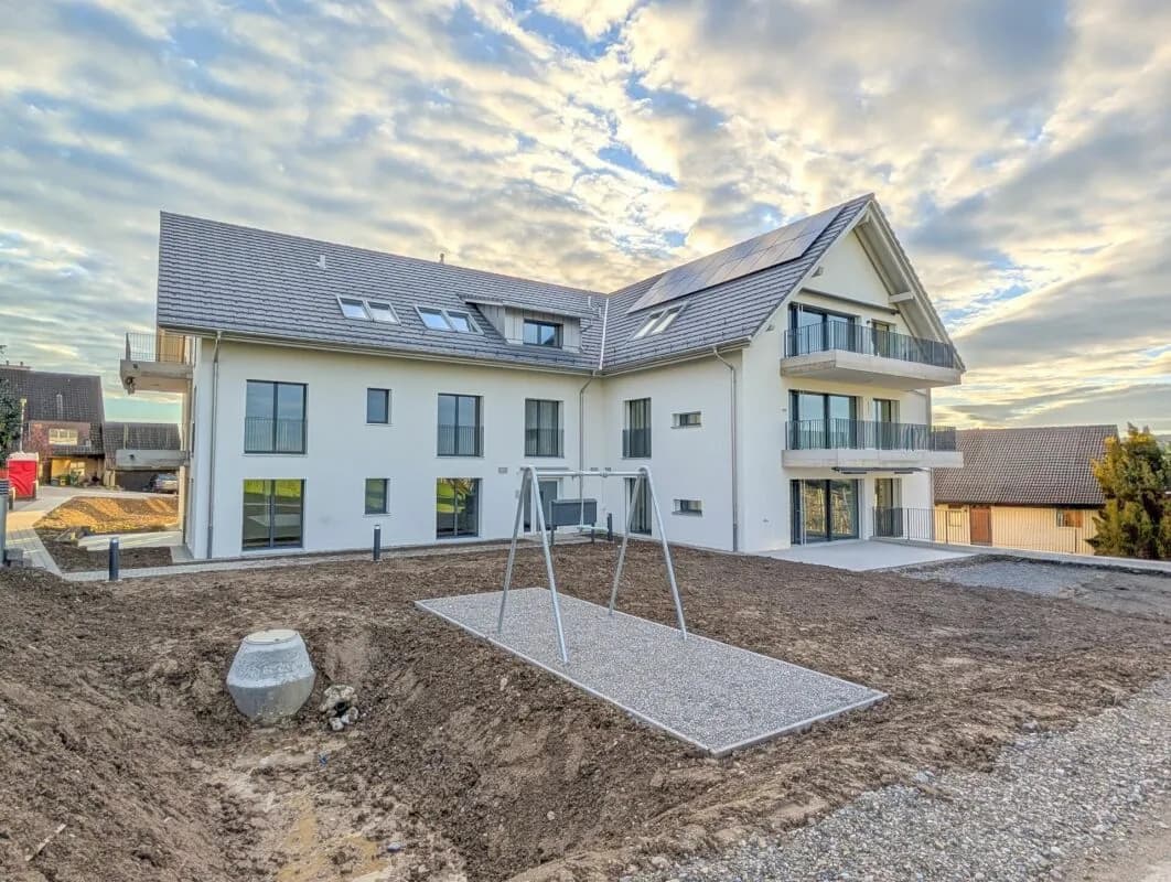 4.5-Zimmer-Wohnung im OG mit zwei Balkonen