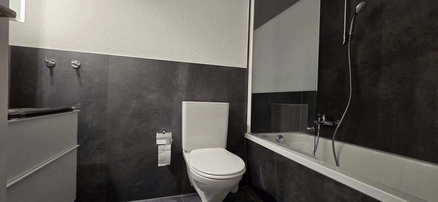 Frisch renovierte 4.5 Zi.-Wohnung direkt neben Kindergarten- & Grundschule