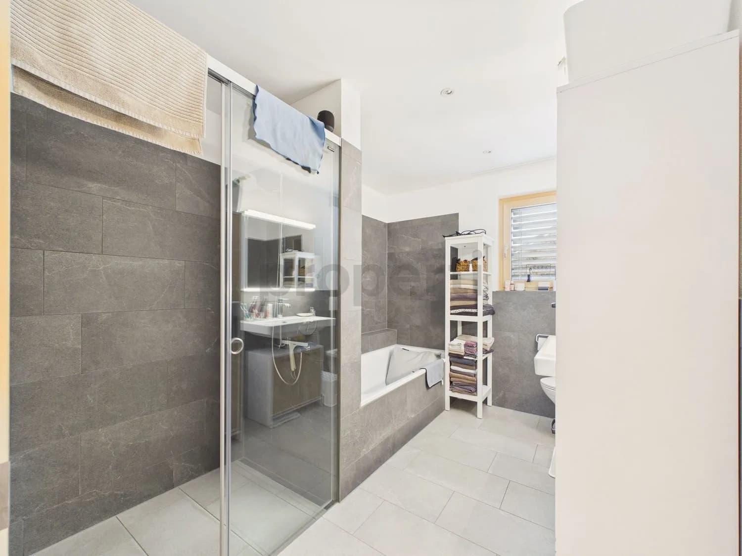 Moderne 3.5-Zimmer-Wohnung mit Minergie-P Standard, Rhäzüns