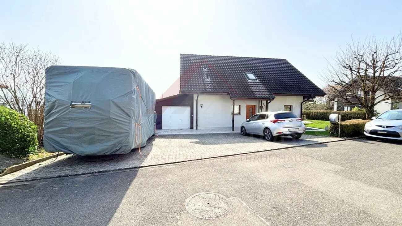 Gepflegtes Einfamilienhaus mit idyllischem Garten im Seeland