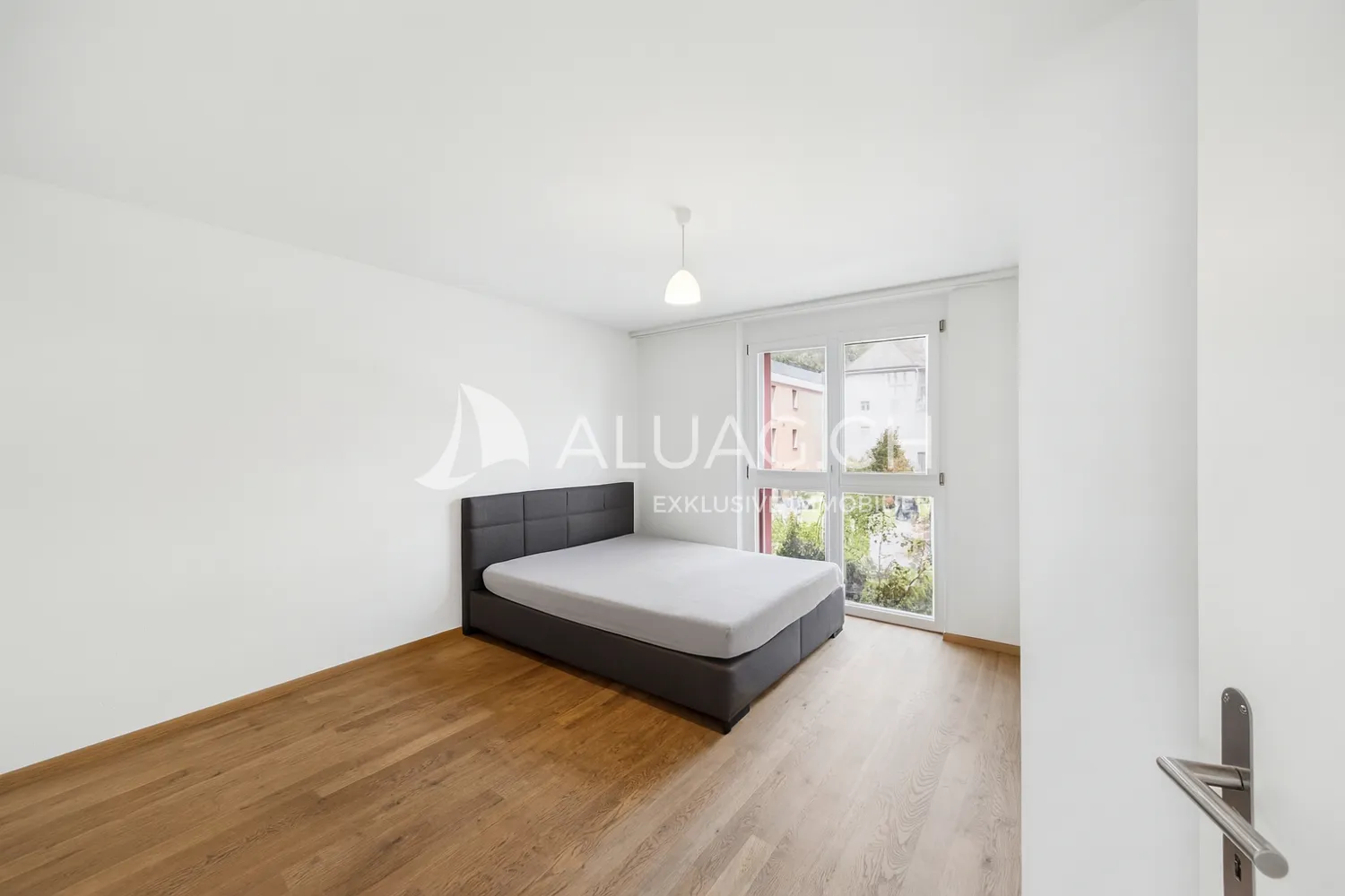 HELLE 4.5 ZIMMER WOHNUNG MIT WINTERGARTEN