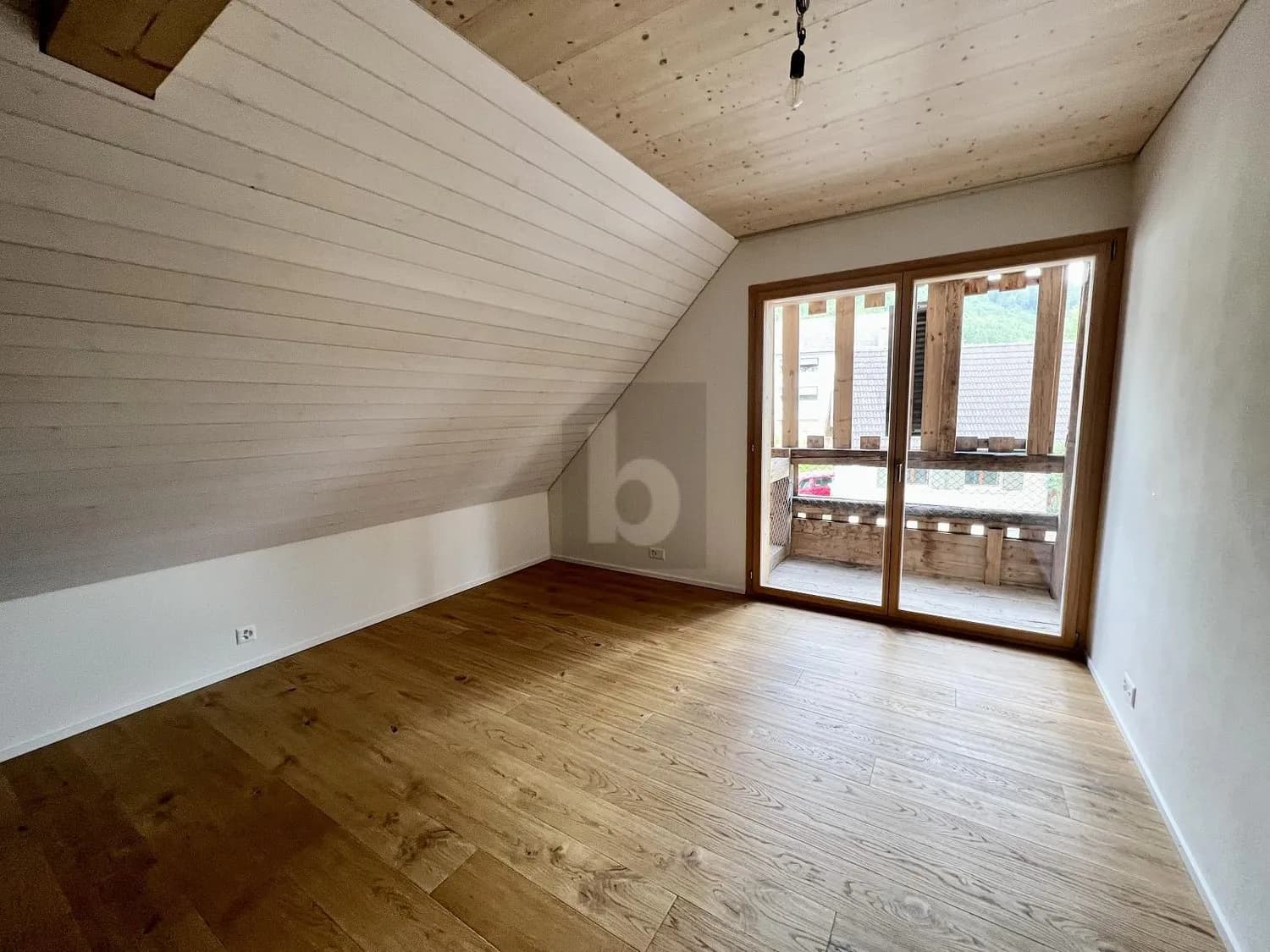 GROSSZÜGIG MIT MODERNEN AKZENTEN