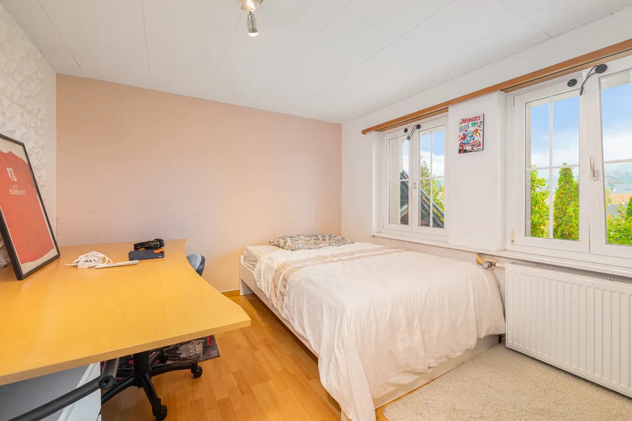 Grosszügiges Einfamilienhaus mit Gartenidylle und Potenzial