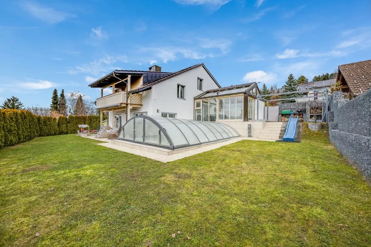 RARITÄT IN BESTLAGE MIT POOL, WINTERGARTEN UND GRILL-LOUNGE FRISCH RENOVIERT