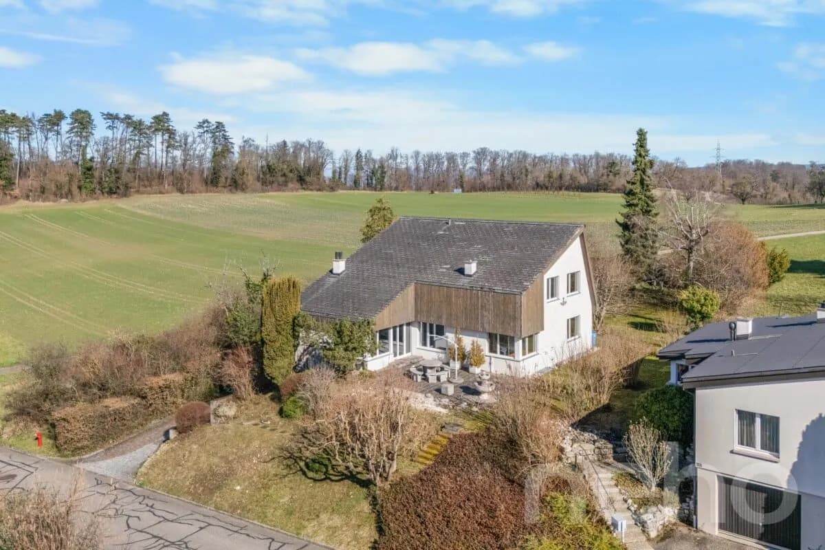 Panorama-Einfamilienhaus mit Blick auf das Kloster Mariastein