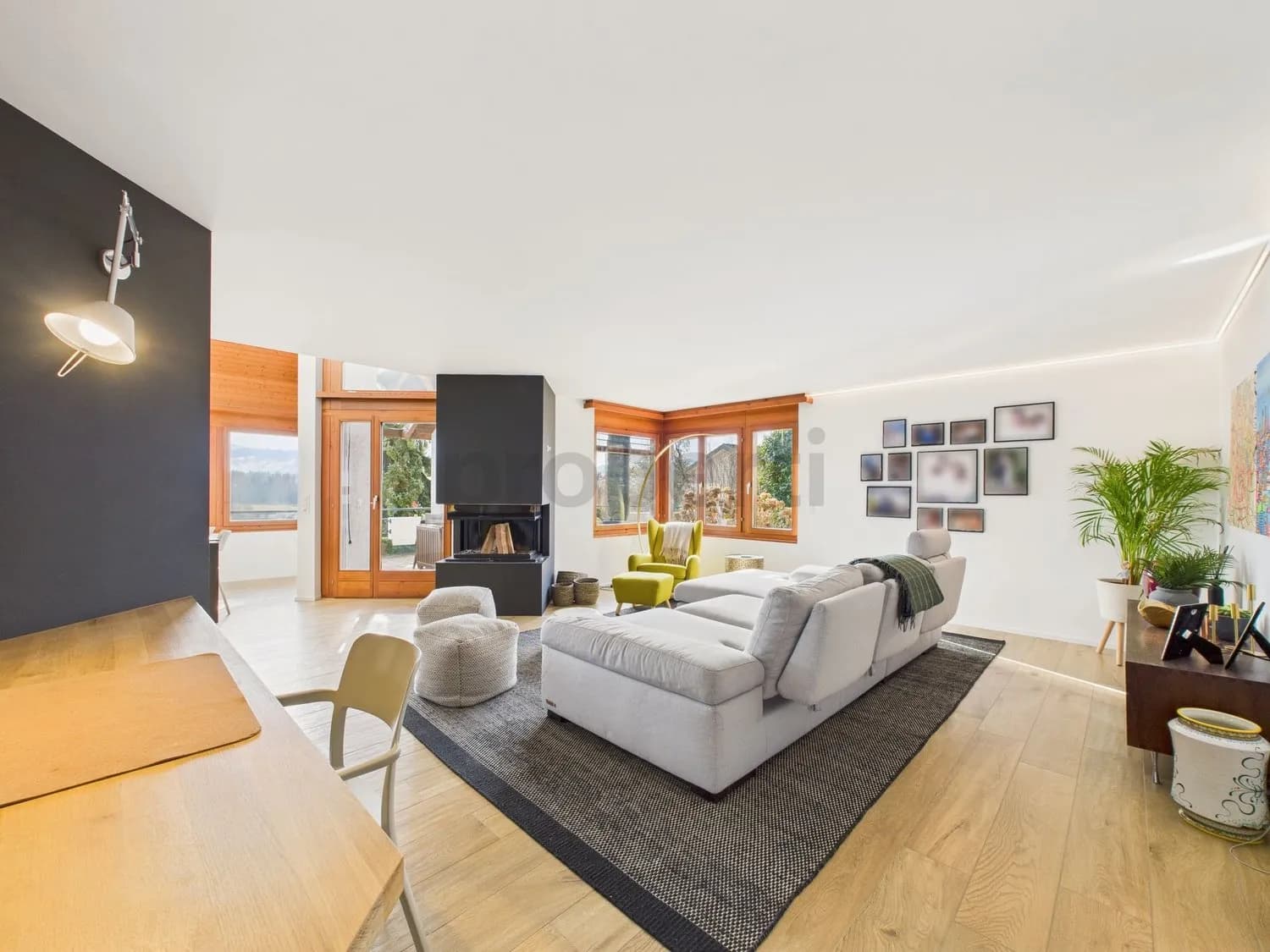 Modernes 9-Zimmer Einfamilienhaus mit Garten in Hombrechtikon