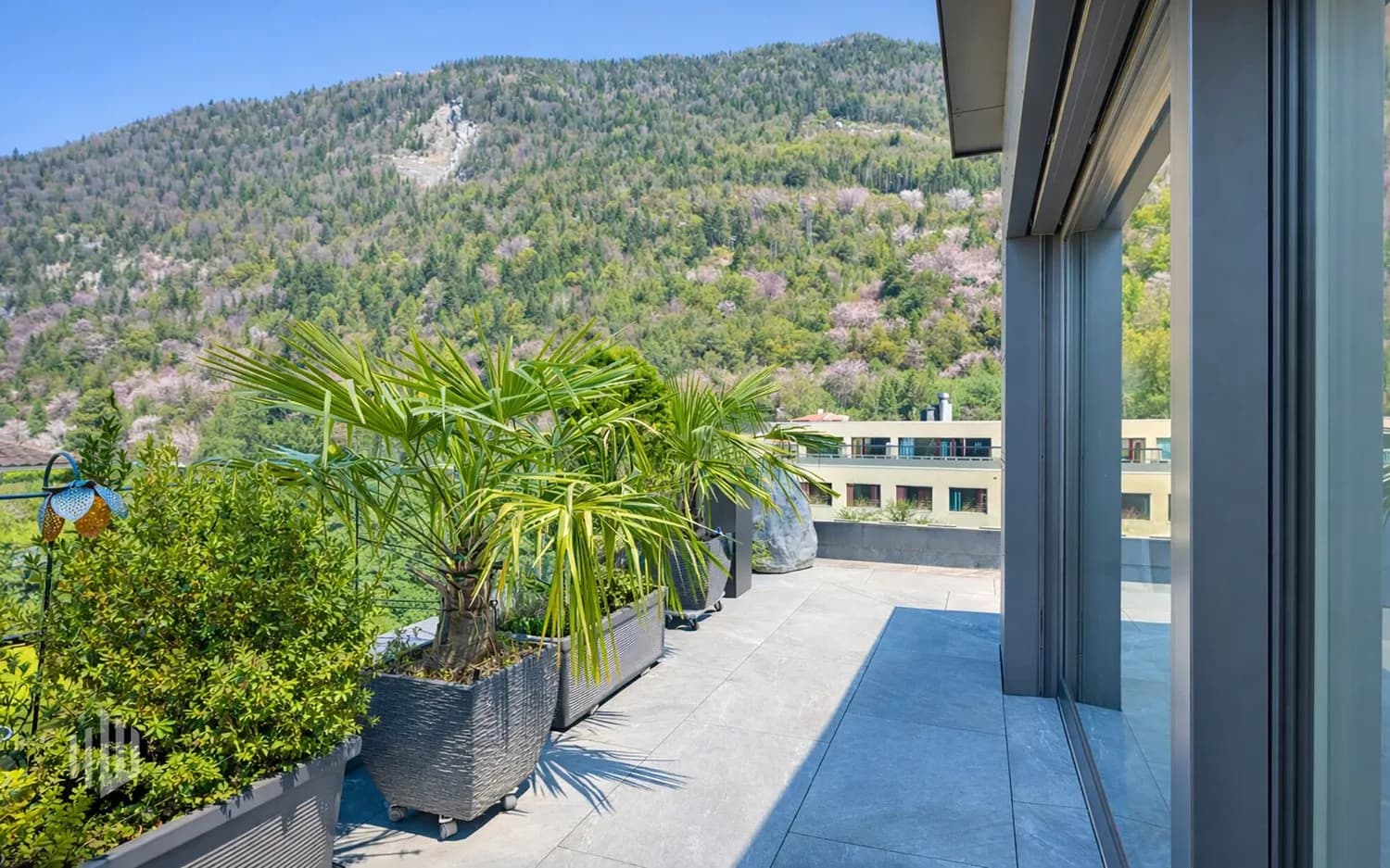 ImmoWyss -  Exklusive Attikawohnung an zentraler Lage in Interlaken